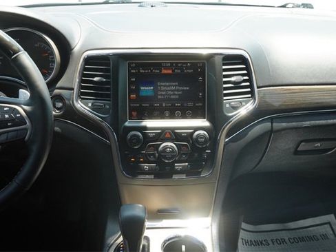 Used 2017 Jeep Grand Cherokee Overland image 14