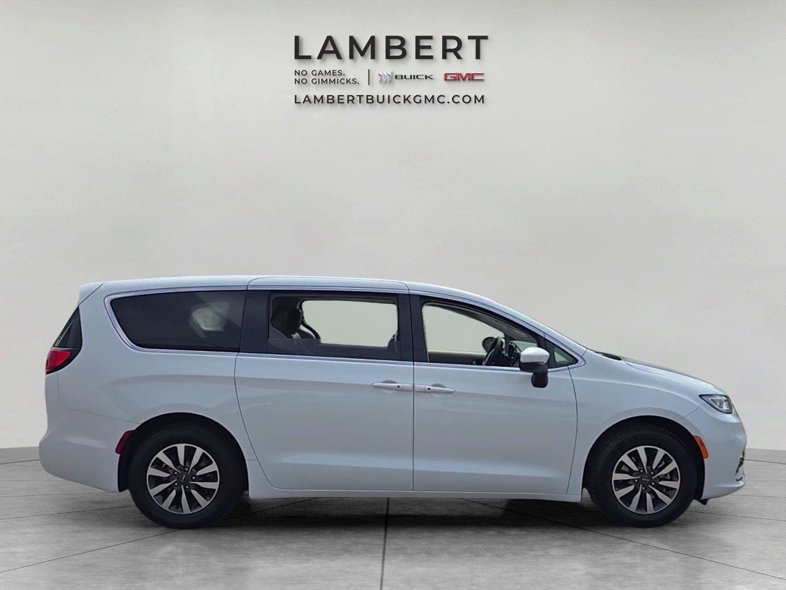 Used 2023 Chrysler Pacifica Touring-L FWD image 6