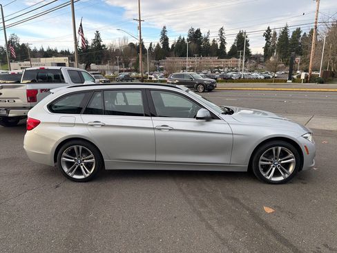 Used 2017 BMW 330i xDrive Wagon image 10