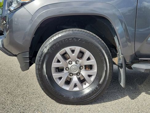 Used 2017 Toyota Tacoma SR5 w/ Tow Package RWD image 6