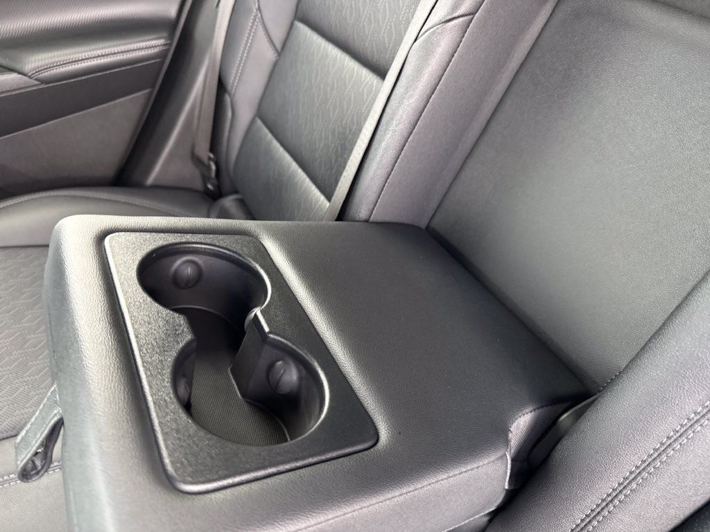 Used 2025 Chevrolet Equinox LT w/ Convenience Package II FWD image 31