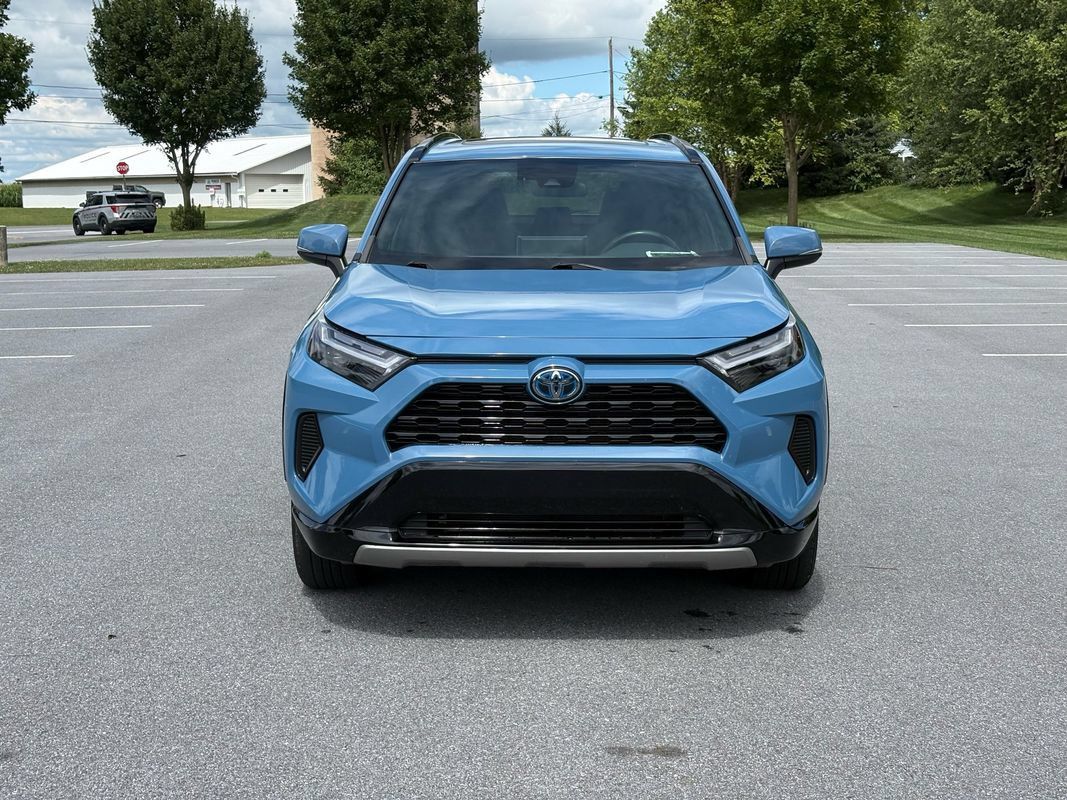Used 2022 Toyota RAV4 SE w/ Convenience Package AWD/4WD image 3