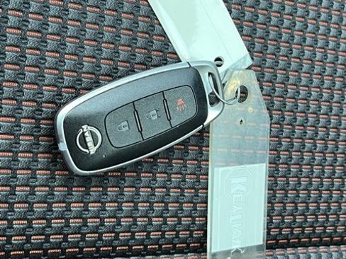 Certified 2025 Nissan Kicks SR image 30