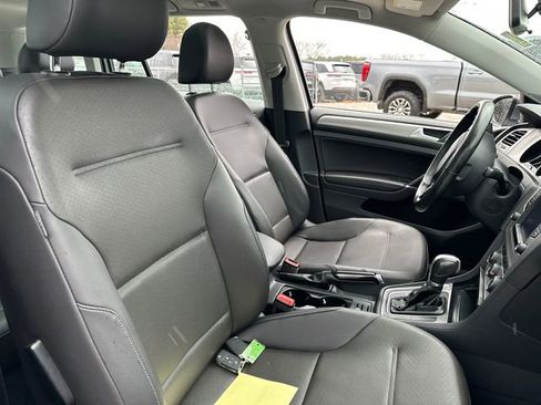 Used 2016 Volkswagen Golf SE image 15