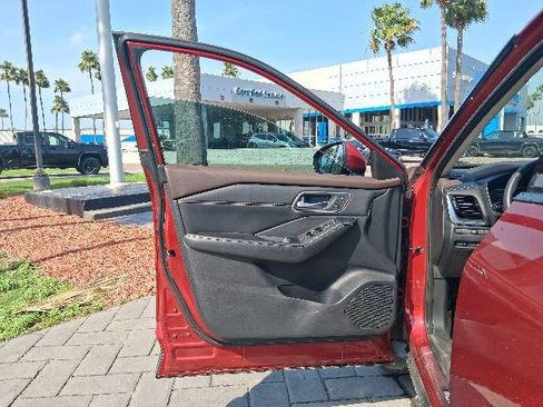 Used 2021 Nissan Rogue SL FWD image 14