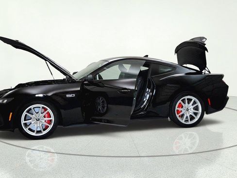 Used 2024 Ford Mustang GT Premium RWD image 28