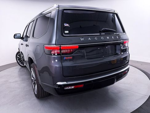 Used 2022 Jeep Wagoneer Series III w/ Premium Group I RWD image 5