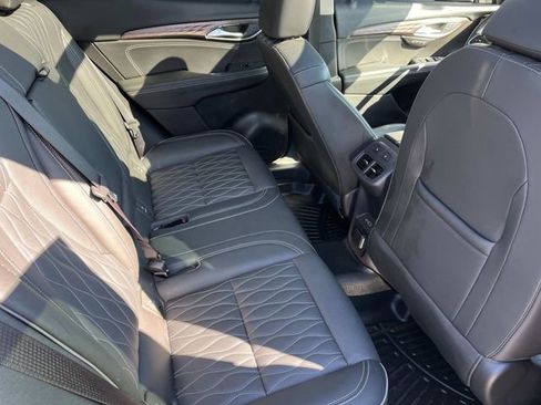 Used 2022 Buick Envision Avenir w/ Premium Seat Package AWD/4WD image 25