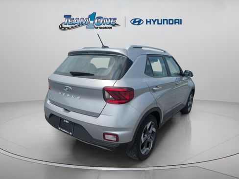 Used 2024 Hyundai Venue SEL FWD image 8