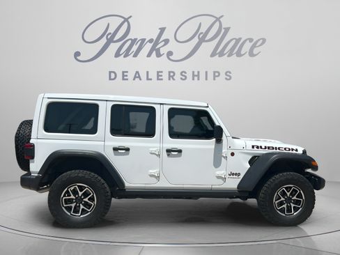 Used 2025 Jeep Wrangler Unlimited Rubicon w/ Convenience Group AWD/4WD image 6