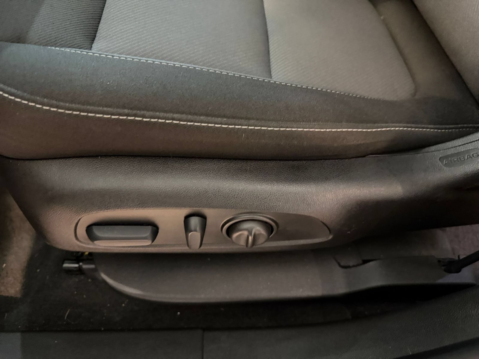 Used 2025 Chevrolet Blazer LT FWD image 21