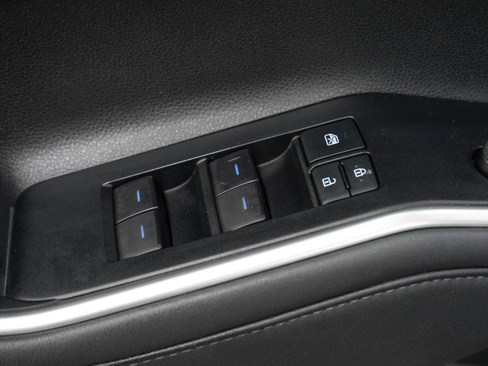 Used 2020 Toyota Highlander XLE AWD/4WD image 22