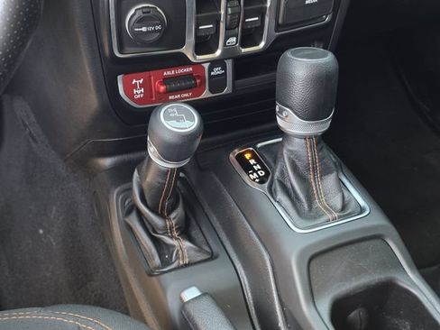 Used 2022 Jeep Gladiator Mojave AWD/4WD image 22