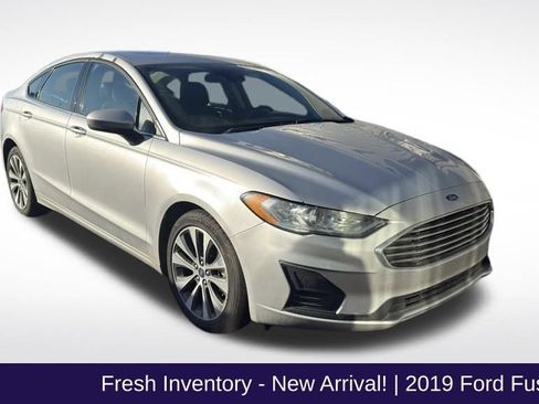 Used 2019 Ford Fusion SE image 1