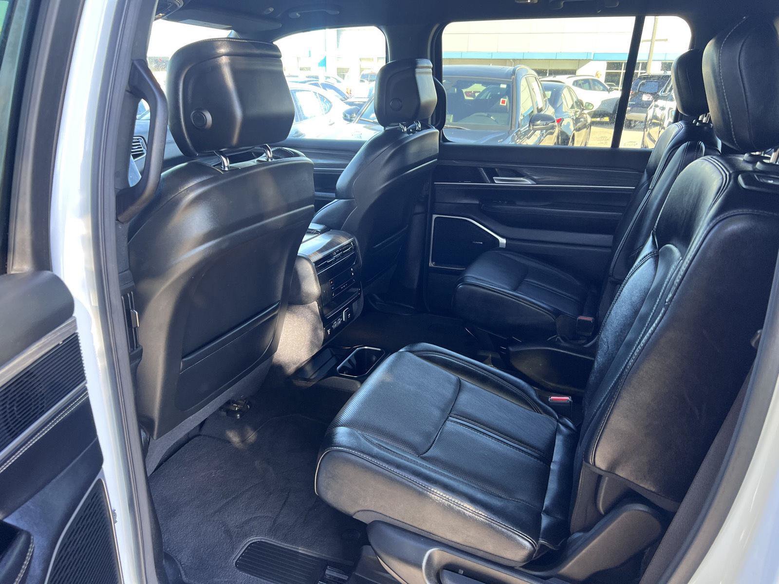 Used 2024 Jeep Wagoneer Series II AWD/4WD image 18