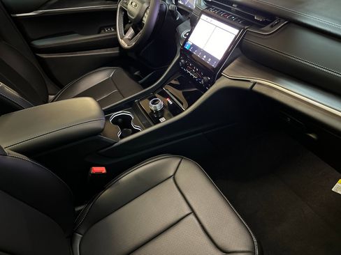 New 2025 Jeep Grand Cherokee L Limited w/ Luxury Tech Group II image 16