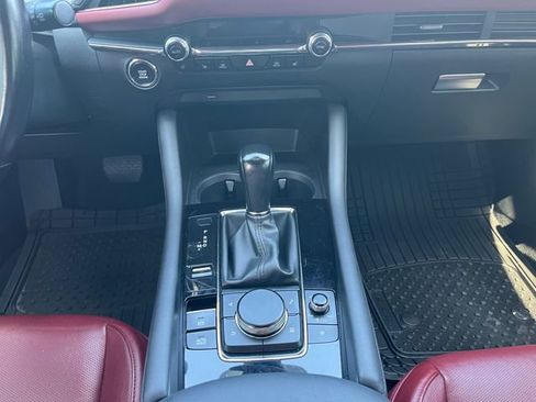 Used 2021 MAZDA MAZDA3 Hatchback w/Premium Plus Pkg image 11