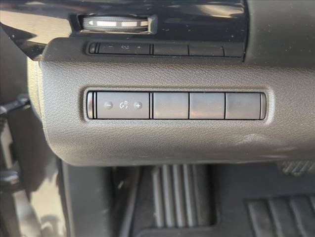 Used 2025 Nissan Pathfinder S FWD image 11
