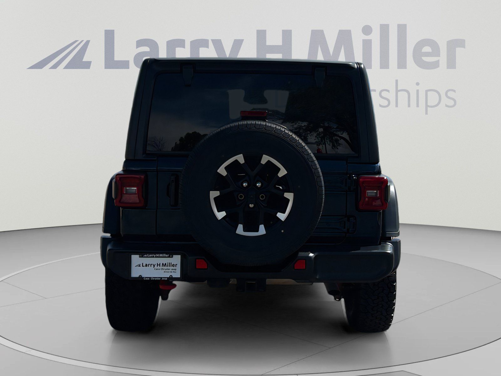 Used 2025 Jeep Wrangler Unlimited Rubicon AWD/4WD image 4