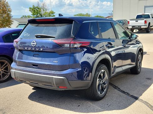 Used 2025 Nissan Rogue SV AWD/4WD image 2