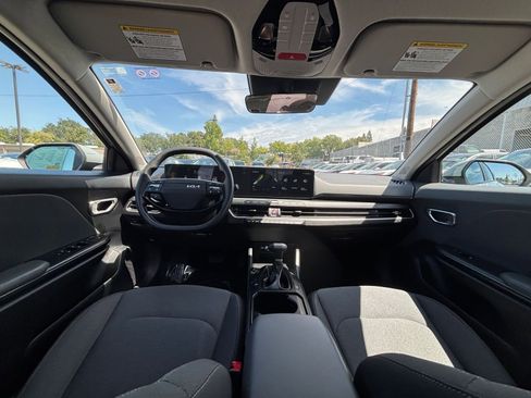 Used 2025 Kia K4 LXS FWD image 32
