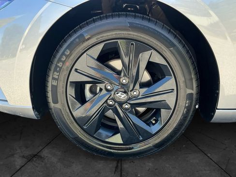 Used 2023 Hyundai Elantra SEL w/ Preferred Accessory Package FWD image 15