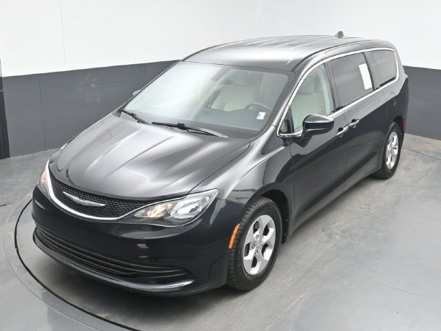 Used 2017 Chrysler Pacifica LX w/ Tire & Wheel Group FWD image 35
