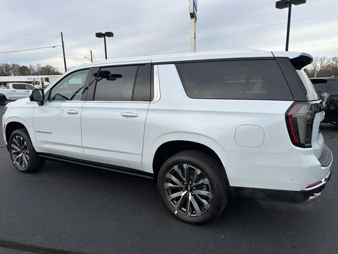 New 2026 Chevrolet Suburban High Country image 6