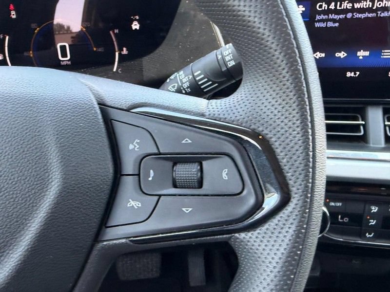 Used 2025 Chevrolet Trax LT FWD image 11