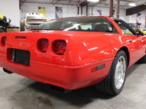 Used 1996 Chevrolet Corvette Base 2dr Hatchback image 6