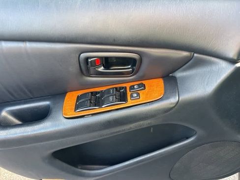 Used 2000 Lexus ES 330 image 10