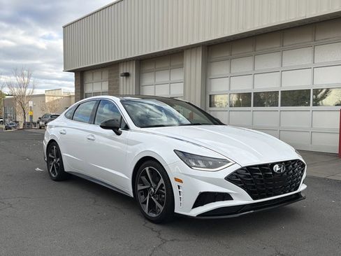 Used 2023 Hyundai Sonata SEL Plus image 3