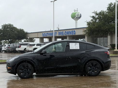 Used 2025 Tesla Model Y Long Range RWD image 7