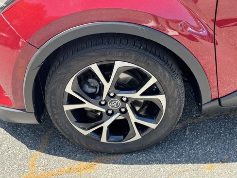 Used 2019 Toyota C-HR Limited image 11