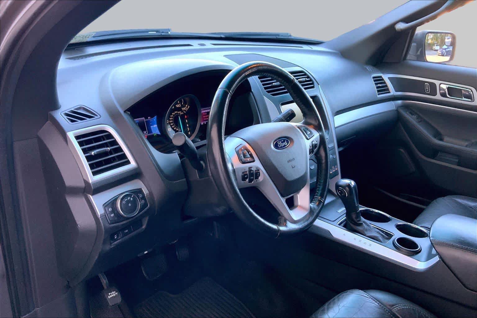 Used 2013 Ford Explorer XLT FWD image 16