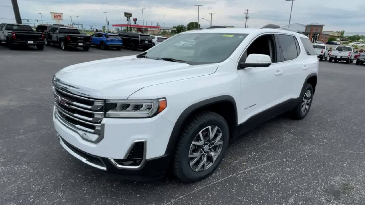Certified 2023 GMC Acadia SLT w/ Technology Package FWD image 5
