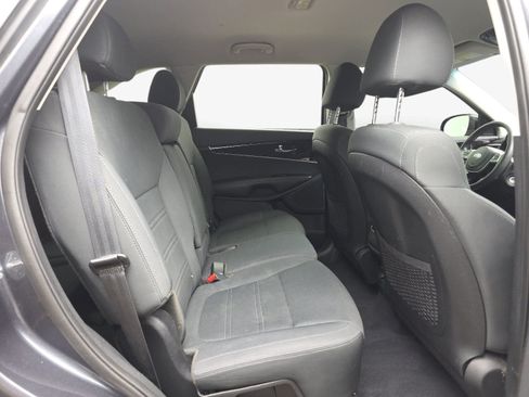 Used 2020 Kia Sorento FWD V6 image 32