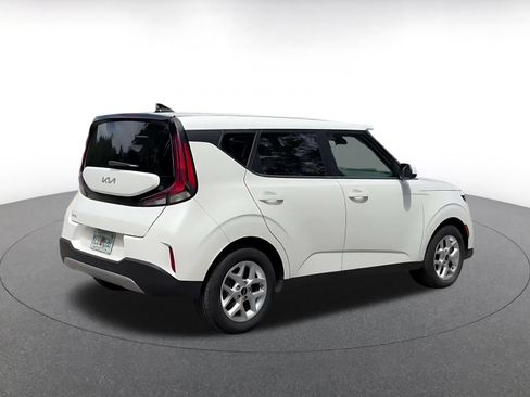 Used 2025 Kia Soul LX w/ LX Technology Package FWD image 14