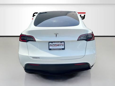 Used 2024 Tesla Model Y Long Range RWD image 6