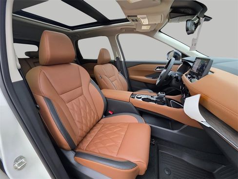 New 2026 Nissan Rogue Platinum image 14