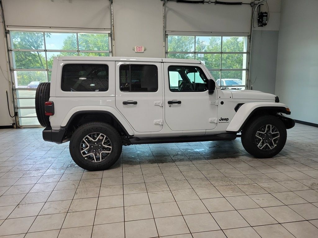New 2025 Jeep Wrangler Unlimited Sahara AWD/4WD image 8