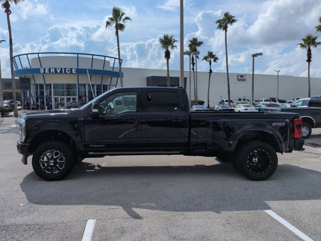 Certified 2025 Ford F350 Platinum w/ FX4 Off-Road Package AWD/4WD image 7