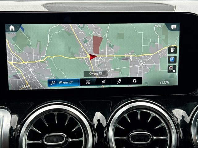 Certified 2023 Mercedes-Benz EQB 300 4MATIC w/ Exclusive Package image 21