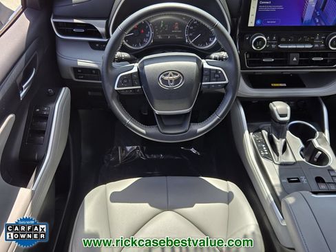 Used 2023 Toyota Highlander XLE FWD image 14