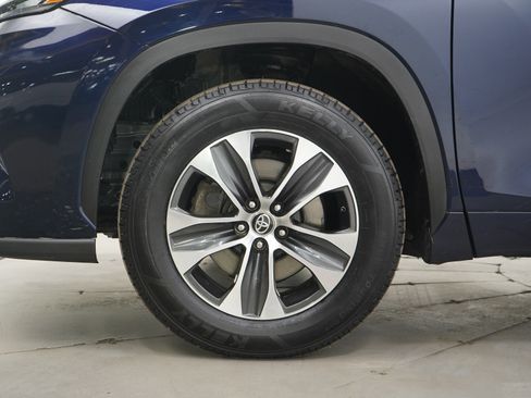 Used 2021 Toyota Highlander XLE image 33