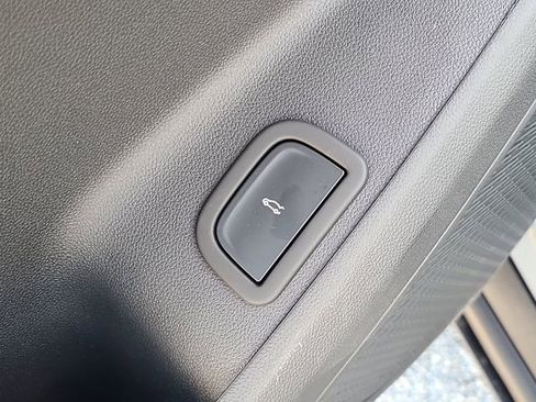 New 2026 Chevrolet Traverse LT image 17