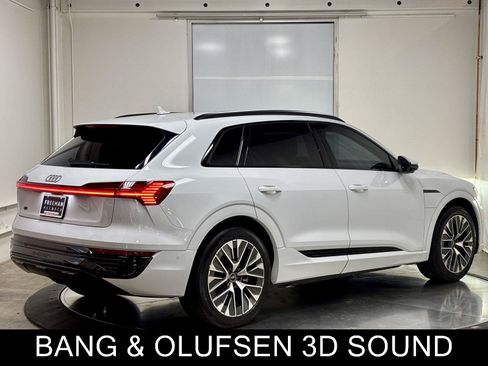 Used 2024 Audi Q8 e-tron Premium Plus w/ Premium Plus Package AWD/4WD image 9