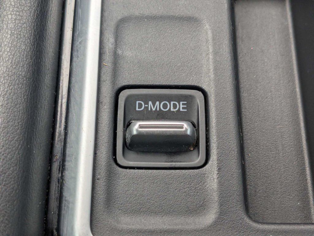 Used 2022 Nissan Pathfinder SV FWD image 27
