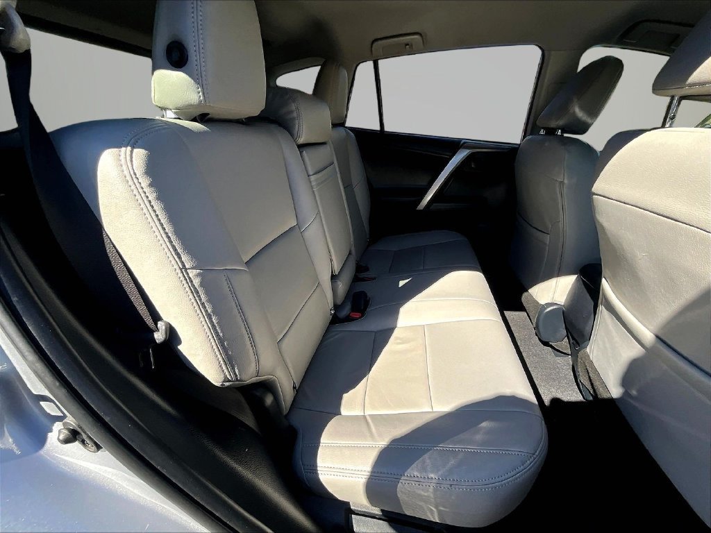 Used 2018 Toyota RAV4 LE AWD/4WD image 23