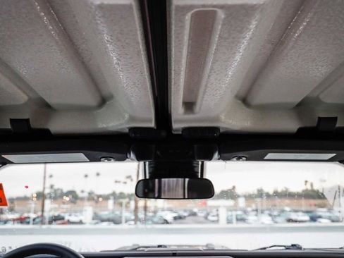 Used 2025 Jeep Gladiator Mojave AWD/4WD image 19